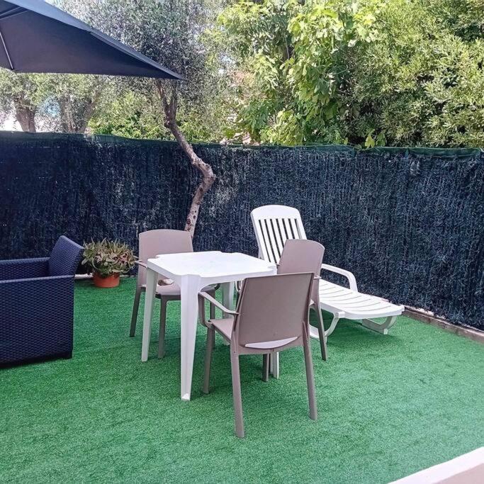 Studio Cosy Terrasse Front Mer Cagnes-sur-Mer Eksteriør billede